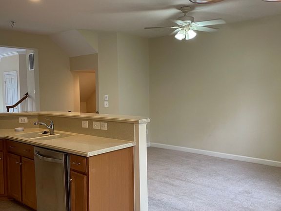 4th image of 1036 Hotchkiss Pl