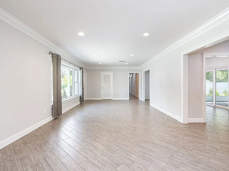 4200 W Beachway Dr — Photo 5