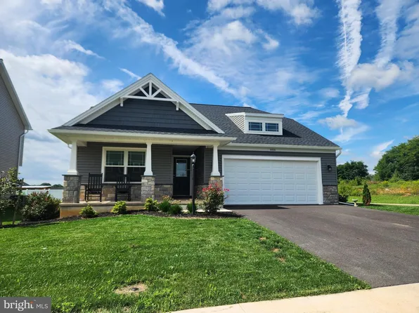 806 Greenwich Ln, Shippensburg, PA 17257