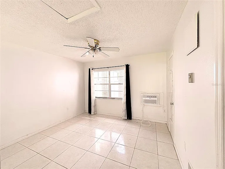 1106 E South St #2 — Photo 12