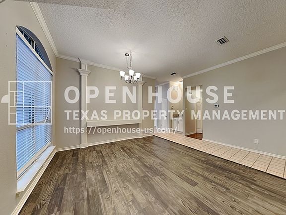 4th image of 809 Lake Bluff Dr