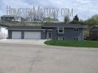 1420 Golden Valley Ln, Minot, ND 58703
