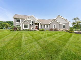 376 Bridlewood Ln, Victor, NY 14564