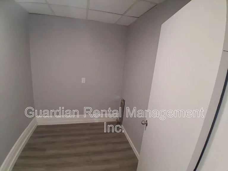 411 Simpson St #6 — Photo 12