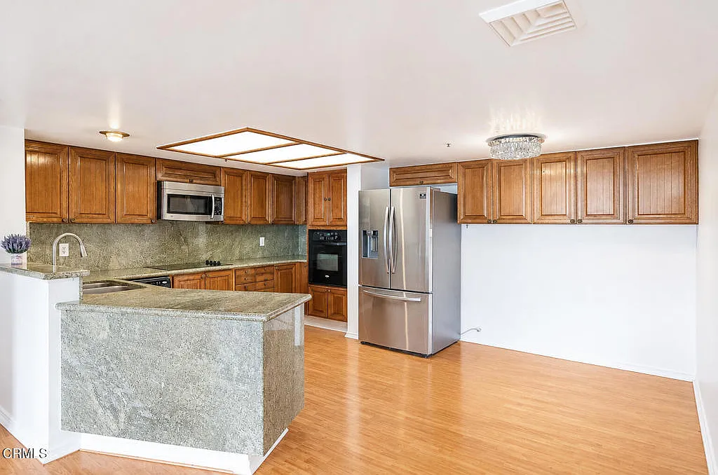 3 bed, 2.0 bath, 1592 sqft, $5,995 — Photo 3