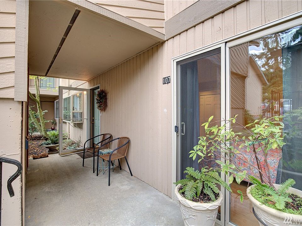 1st image of 23003 Lakeview Dr