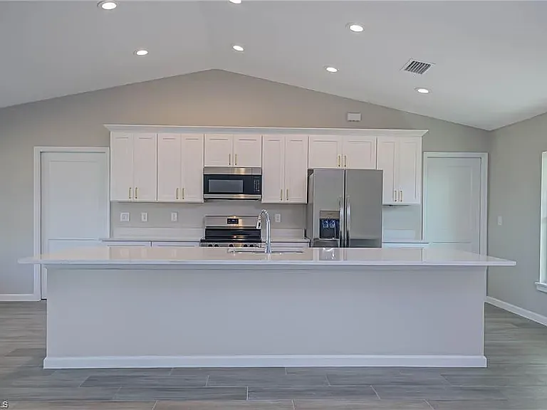 4149 NW 38th Pl — Photo 11