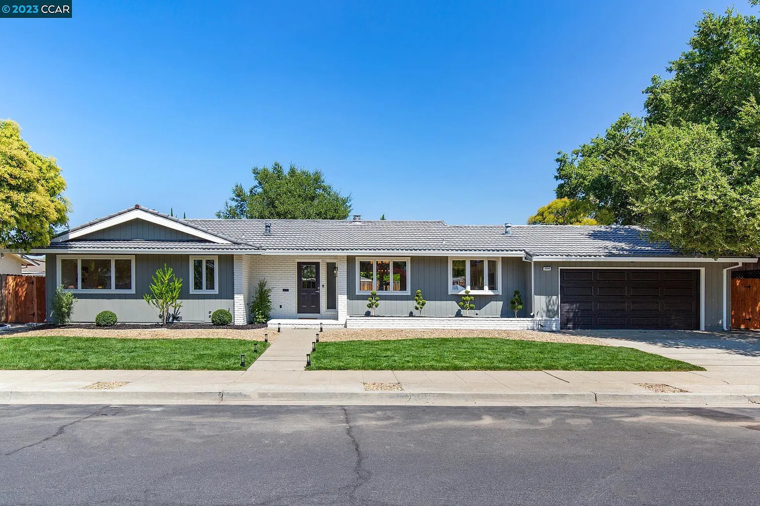 2344 Chateau Way photo 1
