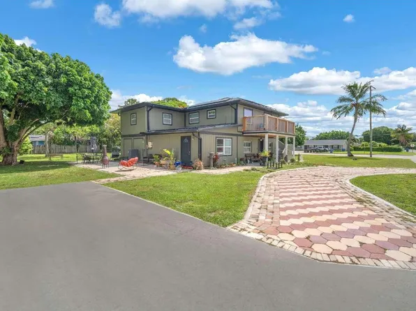 5023 Club Rd, Haverhill, FL 33415
