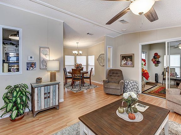 4th image of 349 Kingslake Dr #119