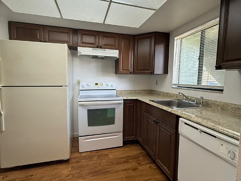 1566 University Ln #905 — Photo 2