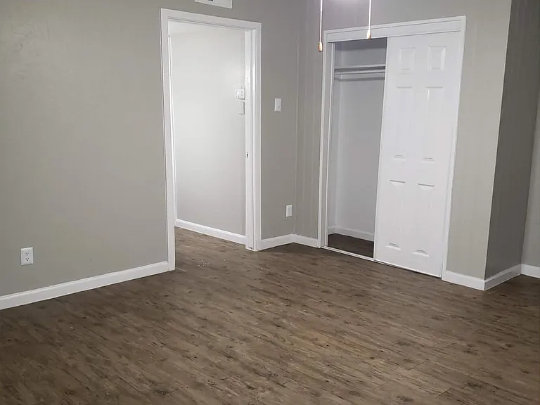 Camelot Apartments — Photo 82