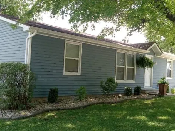 100 White Oak Dr, New Baden, IL 62265