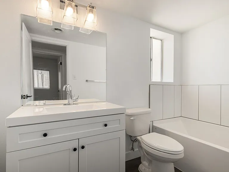 The Shorewood Apartments — Photo 54