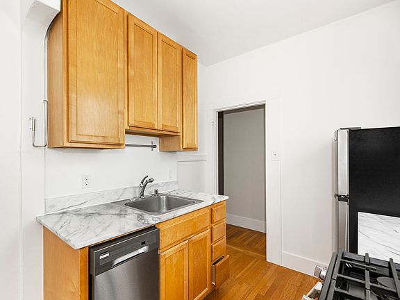 4th image of 520 Scott St #10