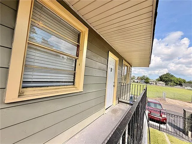 2 bed, 1.0 bath, 975 sqft, $1,155 — Photo 3