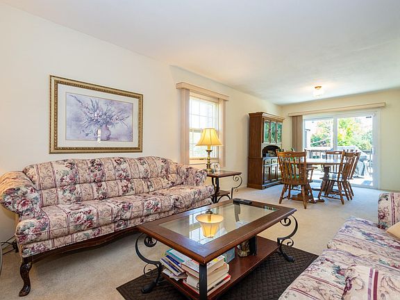 3rd image of 351 Oakwood Dr