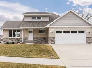 7401 Westfield Dr NE, Cedar Rapids, IA 52402