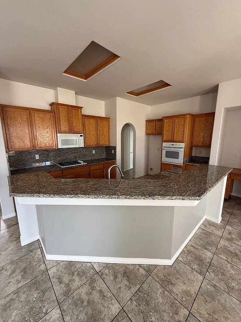 Stylish Southwest Bakersfield Home with Downstairs Office and Spacious Layout — Photo 4