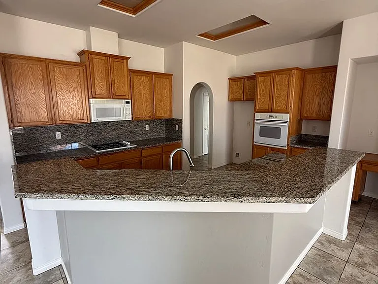 12710 Crystal Cove Ave — Photo 4