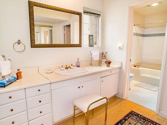 3rd image of 4950 Coldwater Canyon Ave #101