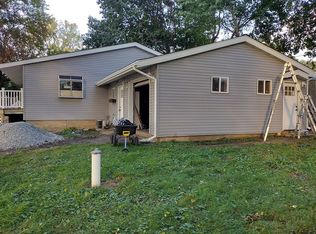 204 S Lakeshore Dr, Lakemoor, IL 60051