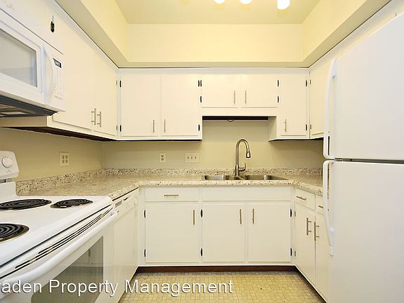 3rd image of 503 Moseley Dr #B