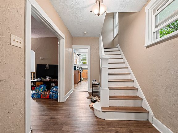 4th image of 129 Burrows St