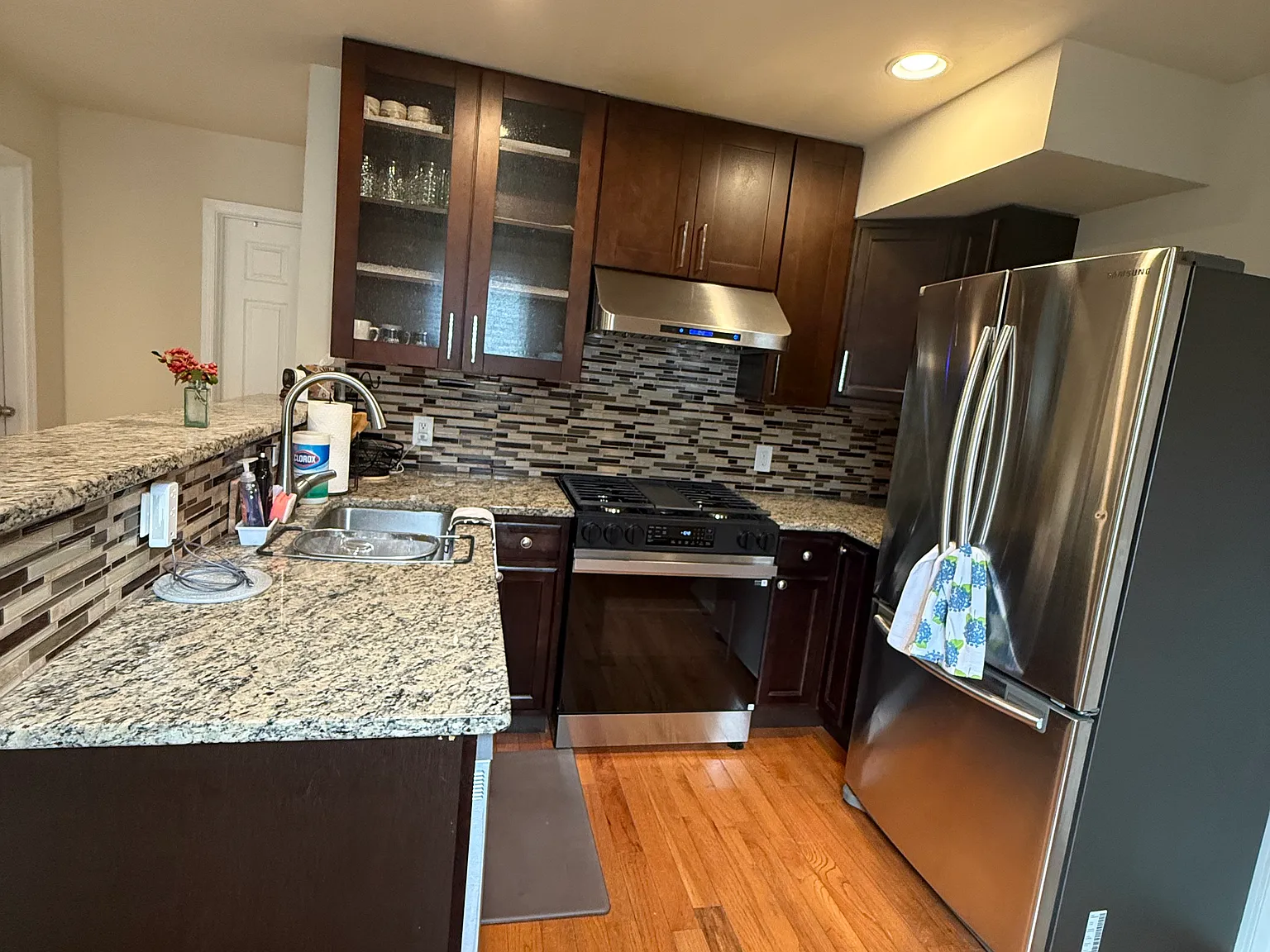 3 bed, 1100 sqft, $3,500 — Photo 3