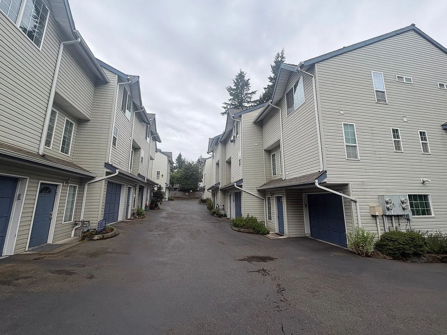 Bright, Spacious Townhome with Stylish Upgrades in Pinehurst/Roosevelt — Photo 1