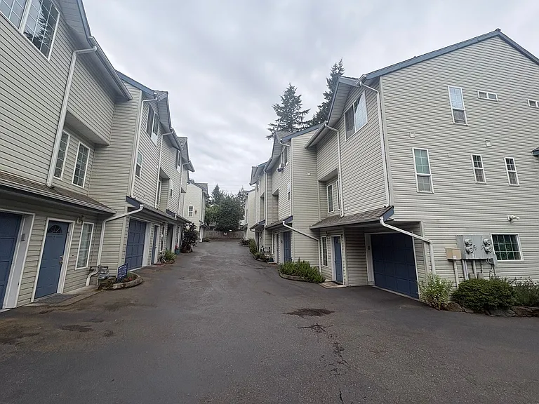 12549 Roosevelt Way NE #4 — Photo 1