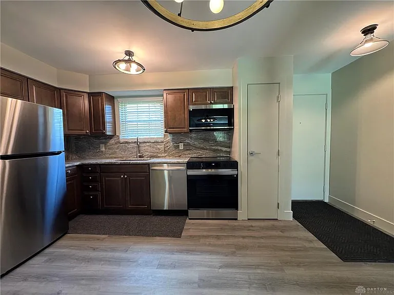 1250 Robbins Run Ct — Photo 5