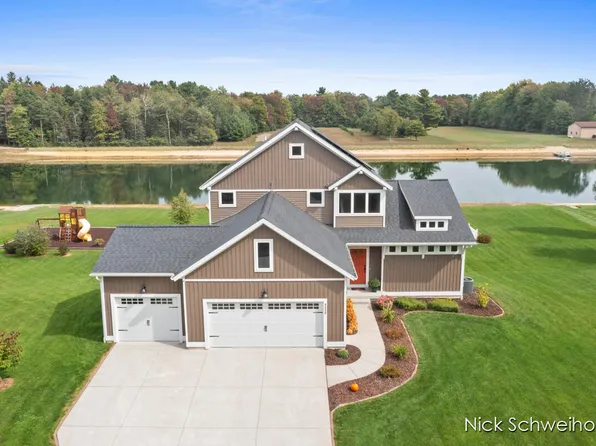 8550 Bleeker St, West Olive, MI 49460