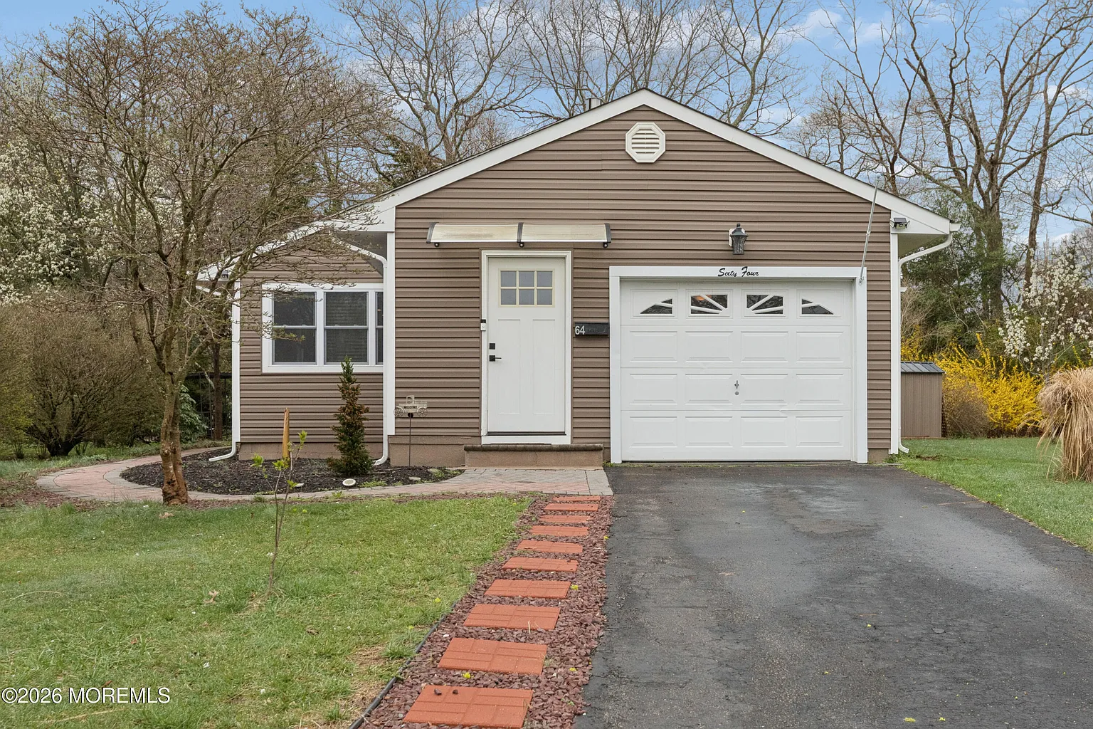 64 Coral Bell Holw photo 1