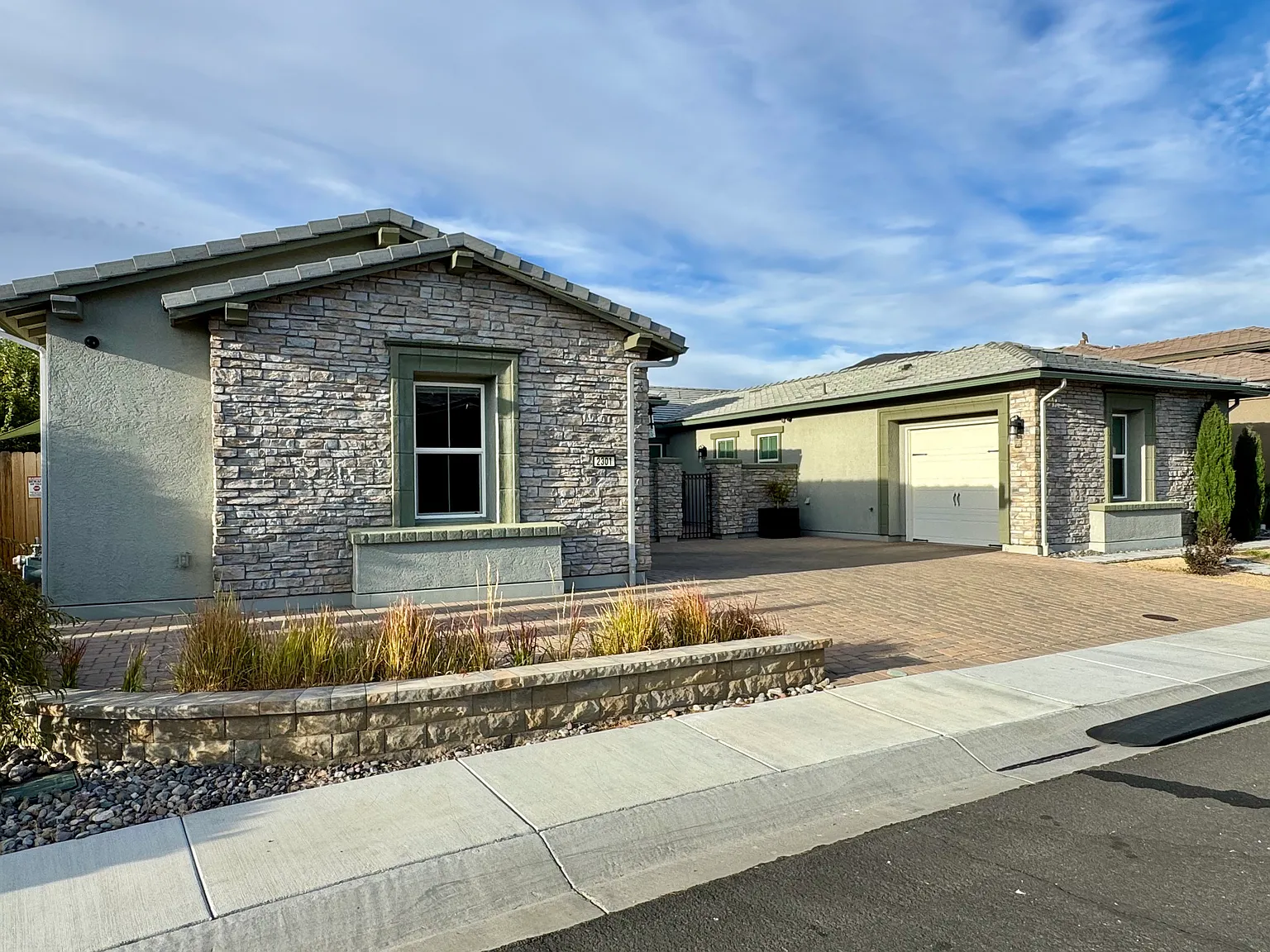 4 bed, 3.5 bath, 3860 sqft, $5,700 — Photo 4