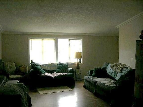 3rd image of 2527 Quinlan Ave