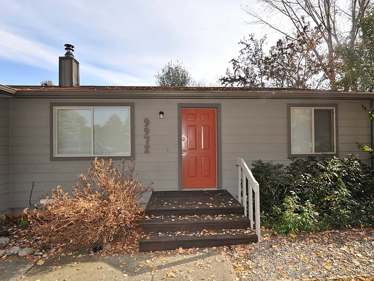 9972 N Hillview Dr — Photo 2