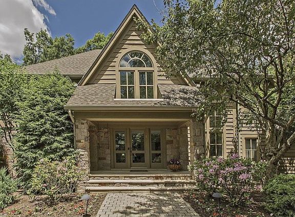 2nd image of 60 Quail Hollow Dr