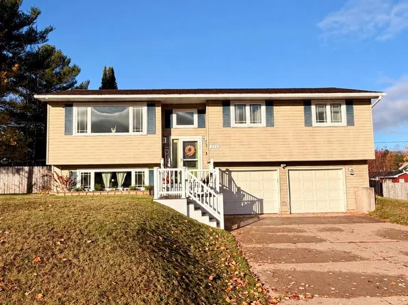 215 N Marigold St, Ishpeming, MI 49849