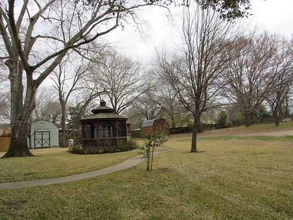 4th image of 111 Nannie Ln