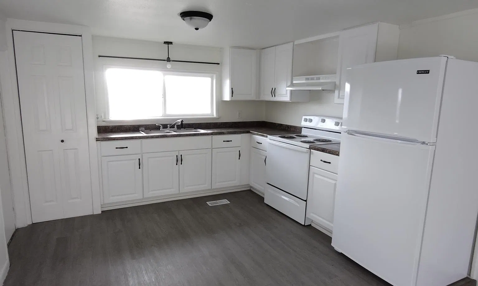 2 bed, $1,100 — Photo 1