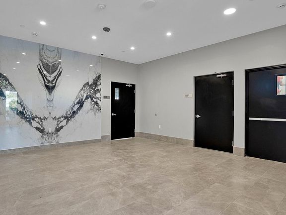 5th image of 846 S Mariposa Ave #603