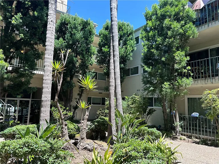 10240 Camarillo St — Photo 10