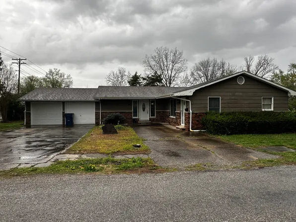 1303 E 4th St, West Frankfort, IL 62896