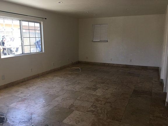 4th image of 1126 N Fries Ave