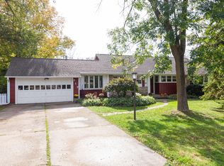 317 W Clovernook Ln, Milwaukee, WI 53217