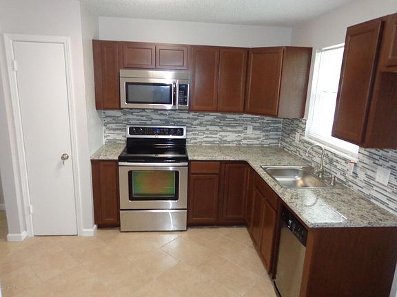 3rd image of 8823 Cavender Dr
