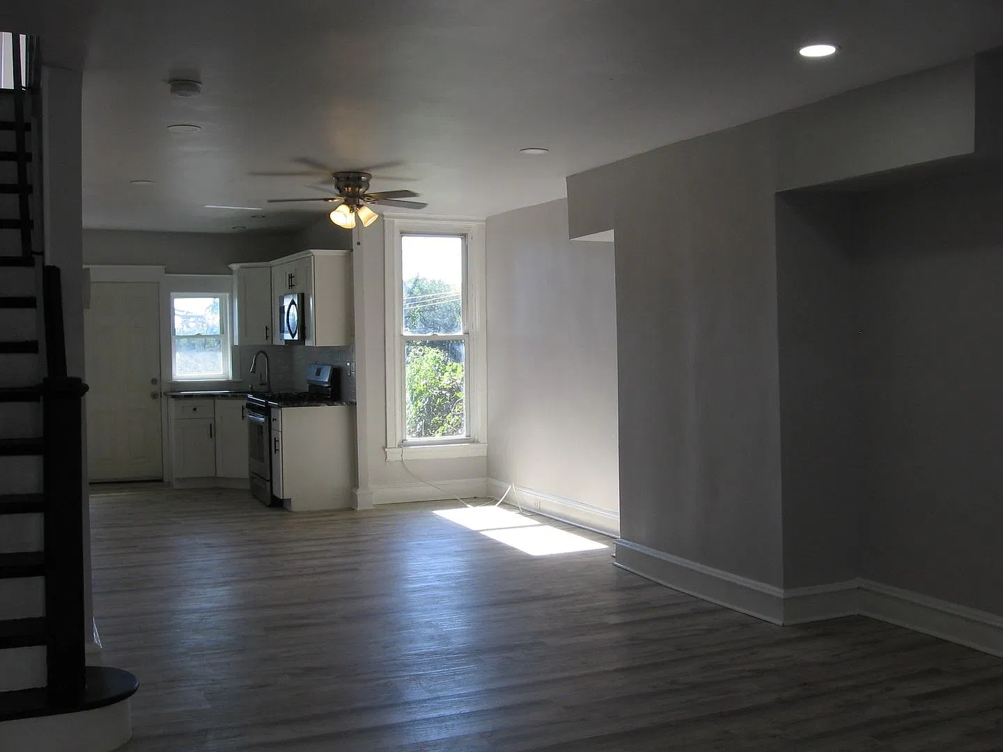Remodeled Home - Parkside Section 8 Applicants Only — Photo 3