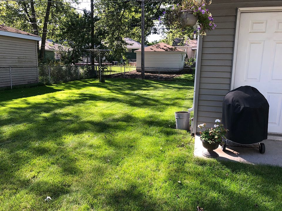 2nd image of 15418 Cherry St