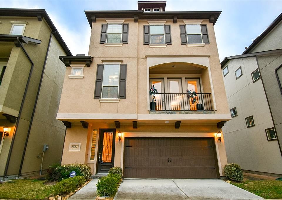 1st image of 12257 Oxford Crescent Cir